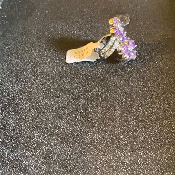 Ring - Picture 2 of 3